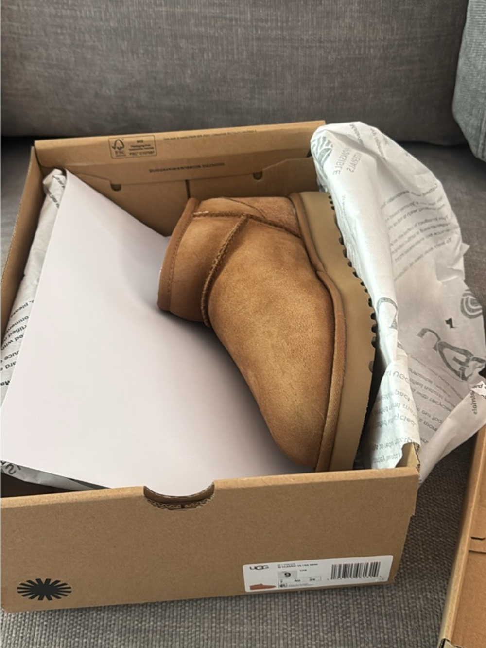UGG Chestnut Short Suede Boot brand new size 9